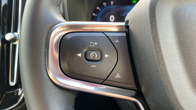 Volvo XC40 2.0 B3P Core 5dr Auto Petrol Estate